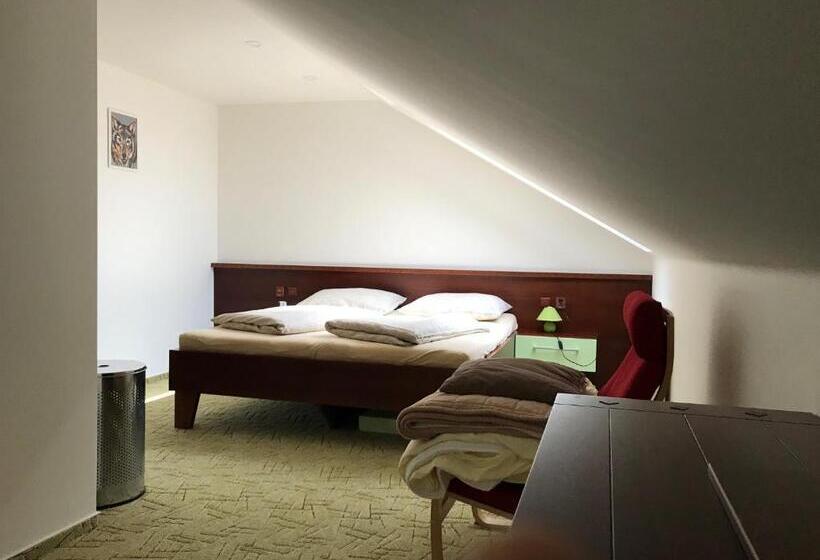 수피리어 스튜디오, Penzion Jaro