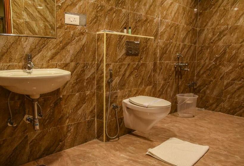 חדר דלוקס, Poppys Tower Tiruppur