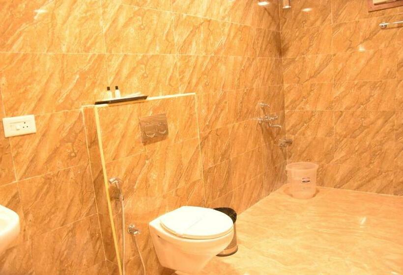 סוויטה, Poppys Tower Tiruppur