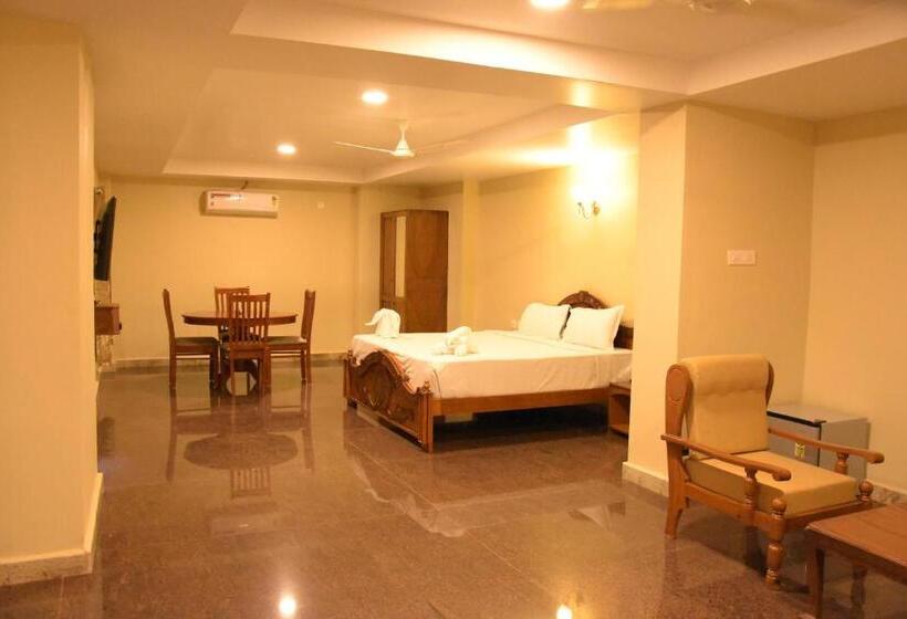 סוויטה, Poppys Tower Tiruppur