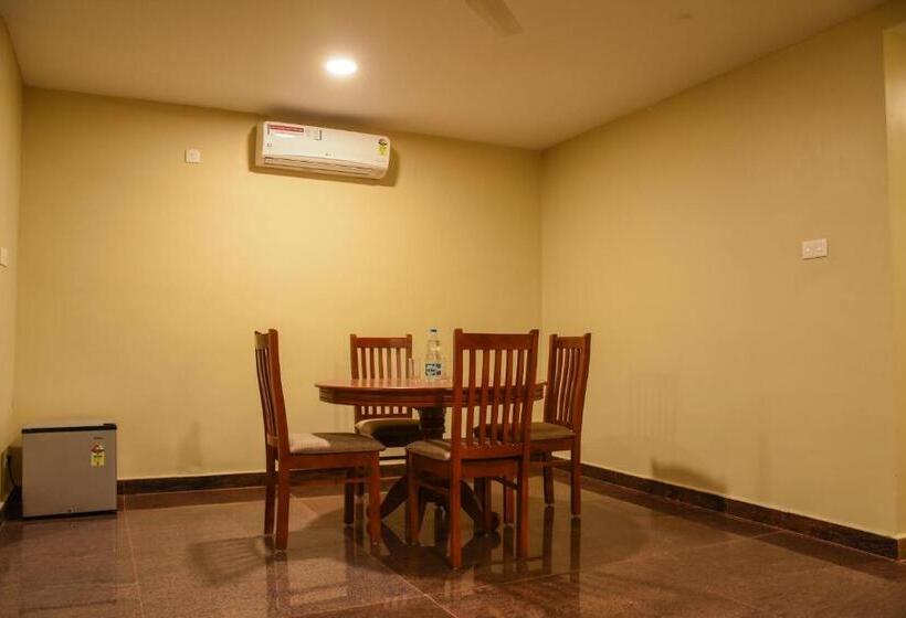 סוויטה, Poppys Tower Tiruppur