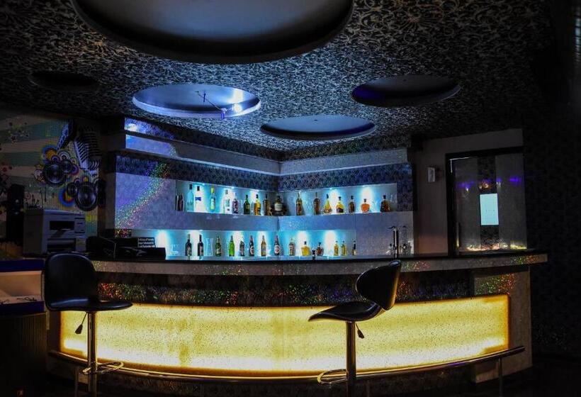 סוויטה, Poppys Tower Tiruppur