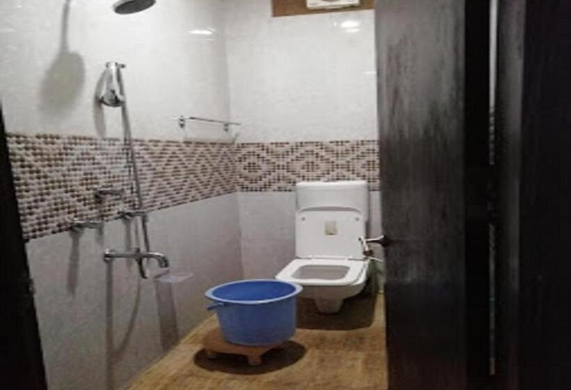 Семейный Номер, Shipra Avenue