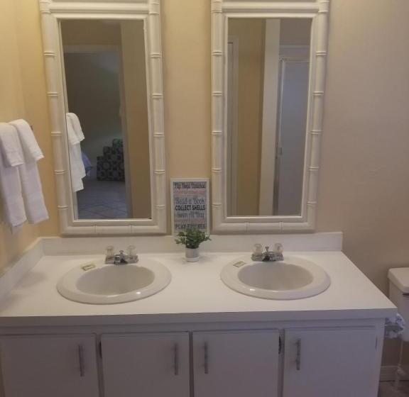 إستوديو ديلوكس, Pennwood Motor Lodge