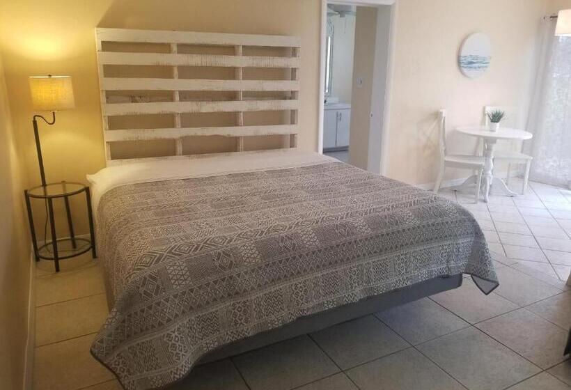 إستوديو ديلوكس, Pennwood Motor Lodge