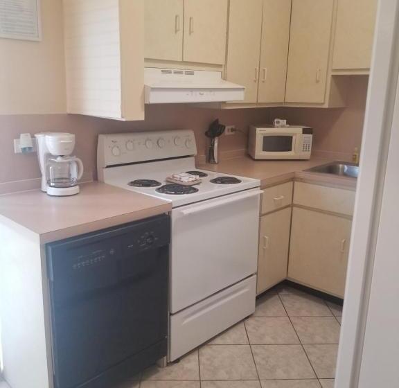 إستوديو ديلوكس, Pennwood Motor Lodge