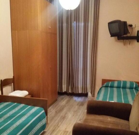 غرفة قياسية رباعية مزودة بشُرفة, Albergo La Valle