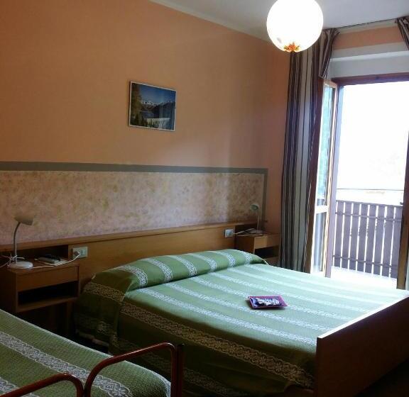 غرفة قياسية ثلاثية مزودة بشرفة, Albergo La Valle