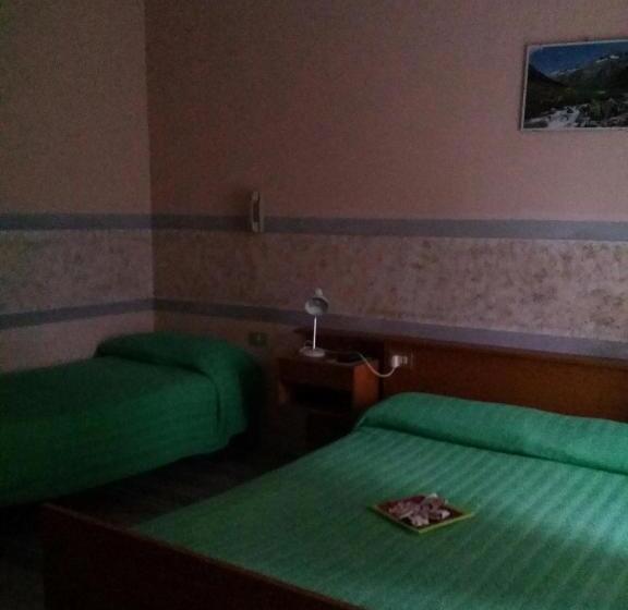 غرفة قياسية ثلاثية مزودة بشرفة, Albergo La Valle