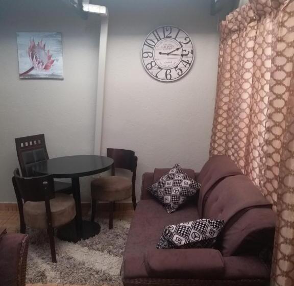 اتاق استاندارد یک نفره, Avon Apartments