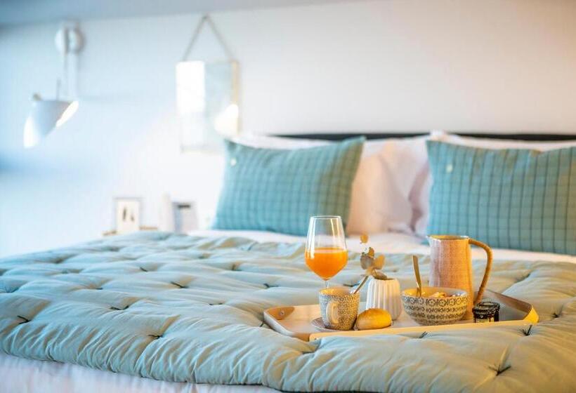 マウンテンビュースイート, Ixua Hotela