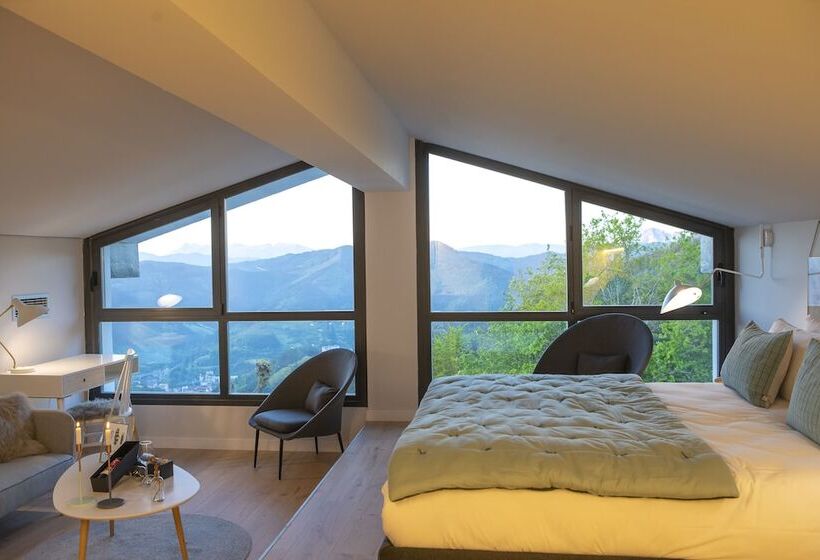 マウンテンビュースイート, Ixua Hotela