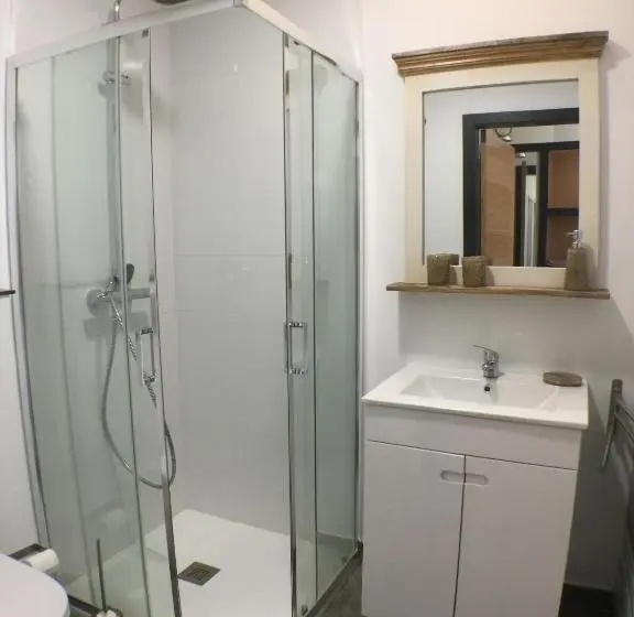 اتاق لوکس با بالکن و چشمانداز دریا, Guesthouse Theview