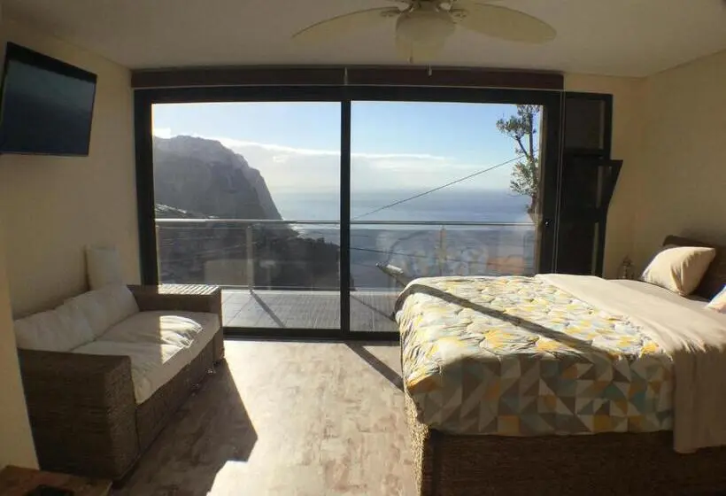 اتاق لوکس با بالکن و چشمانداز دریا, Guesthouse Theview