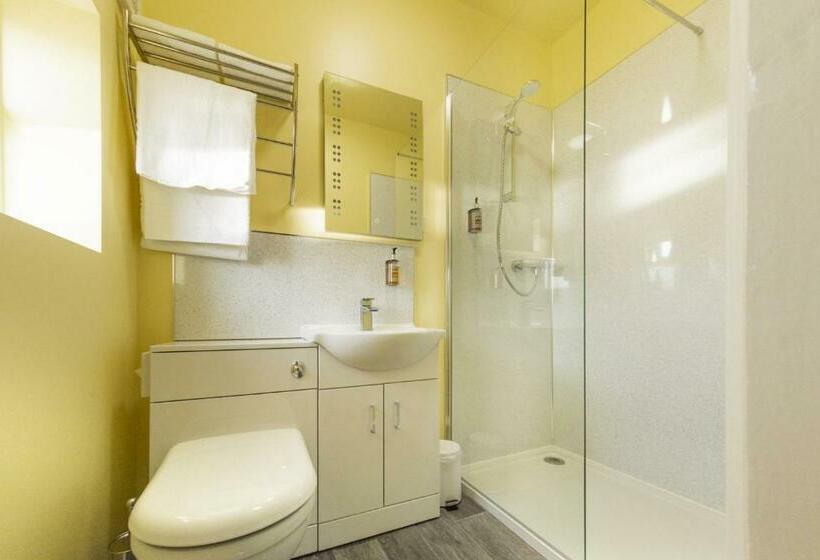 Standardrum King Size Säng, Hk Rooms Self Catering Serviced Rooms