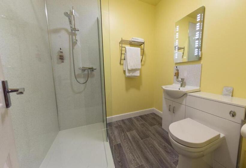 Standardrum King Size Säng, Hk Rooms Self Catering Serviced Rooms