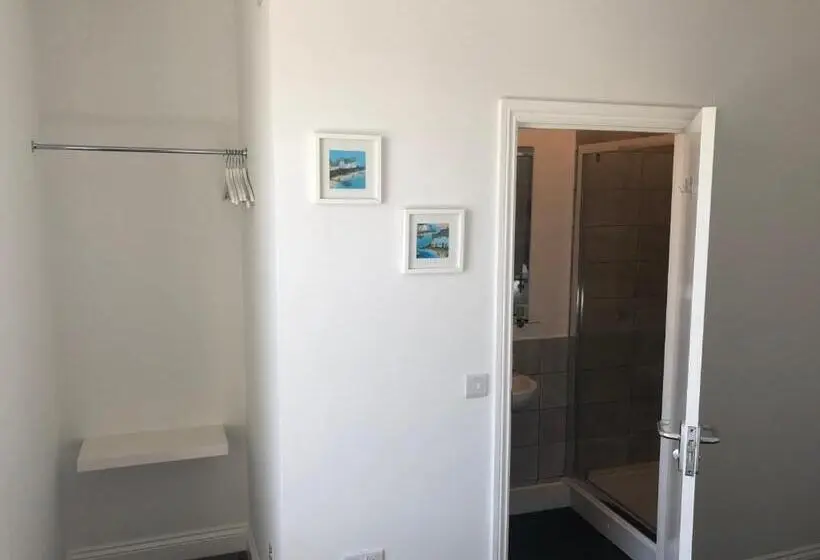 シングルデラックスルーム, The Ships Quarters