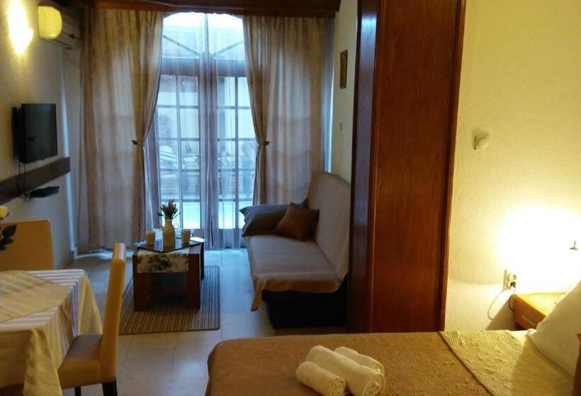 Standard Studio with Terrace, Guest House Villa Castio