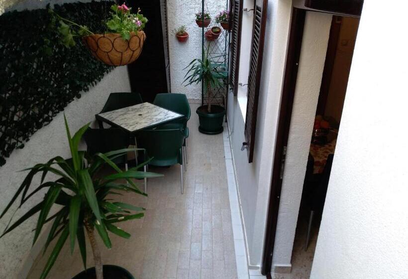 Apartament 1 Sypialnia, Guest House Villa Castio