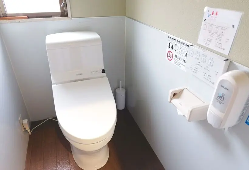 バスルーム共有のトリプルスタンダード, Narita Sando Guesthouse