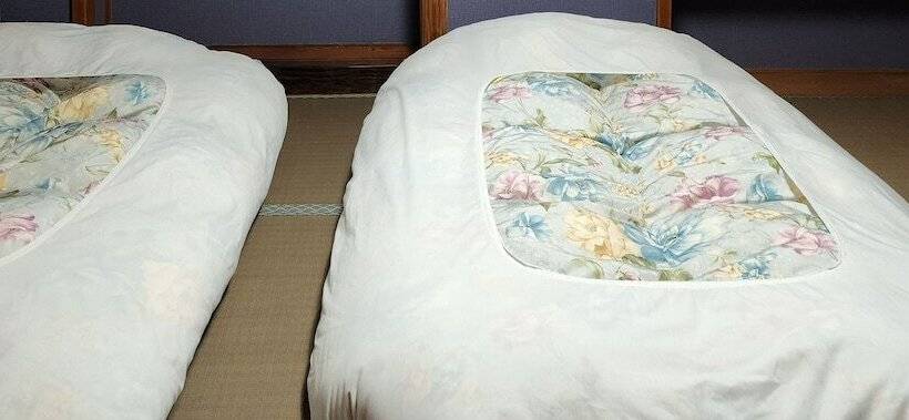 バスルーム共有のトリプルスタンダード, Narita Sando Guesthouse