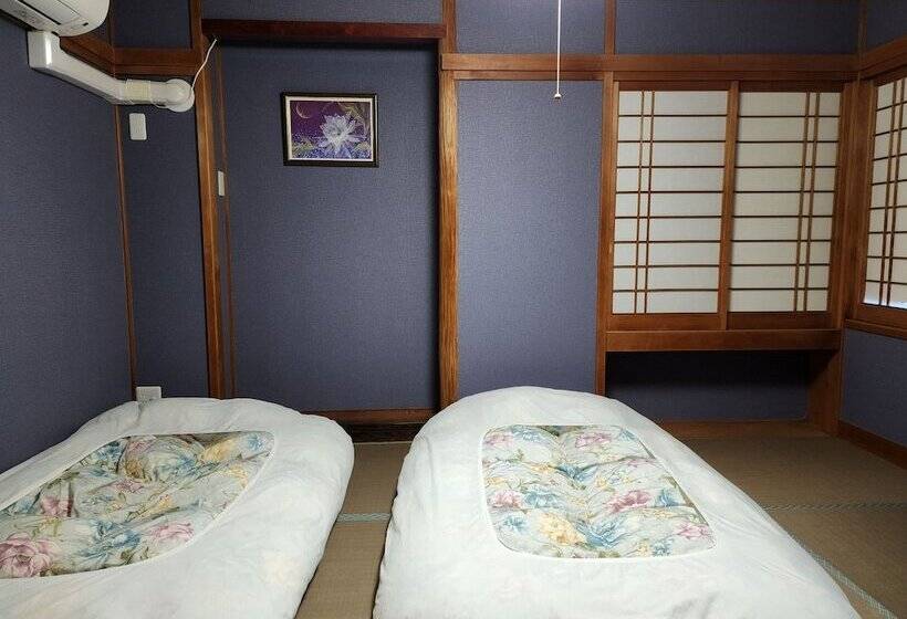 バスルーム共有のトリプルスタンダード, Narita Sando Guesthouse