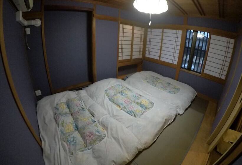 バスルーム共有のトリプルスタンダード, Narita Sando Guesthouse