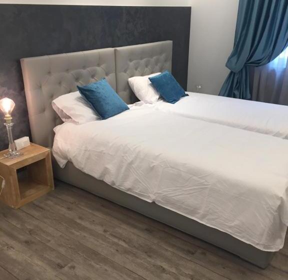 اتاق راحتی سه تخته, Double A Guest House