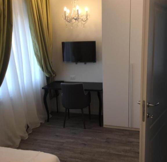 اتاق عادی, Double A Guest House