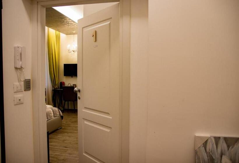 اتاق عادی, Double A Guest House