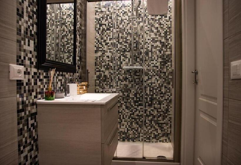 اتاق عادی, Double A Guest House