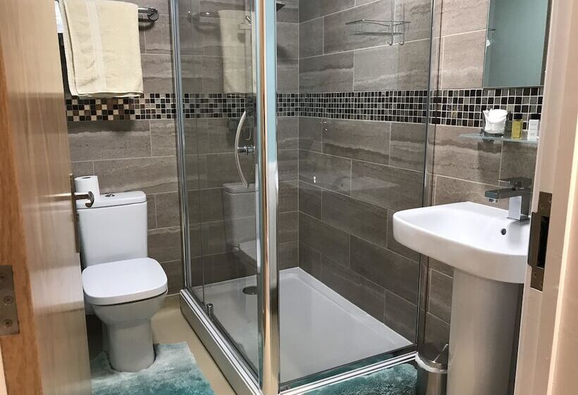 اتاق استاندارد سه تخته با چشم‌انداز باغ, Godshill Park Barn