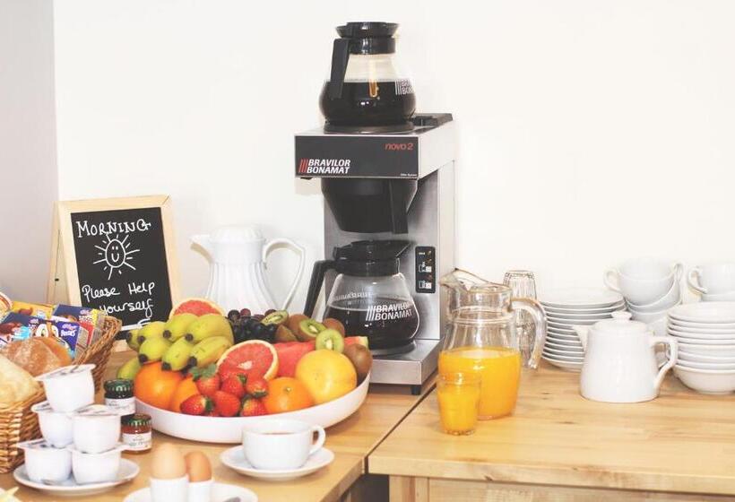 اتاق خانوادگی, Vale Park