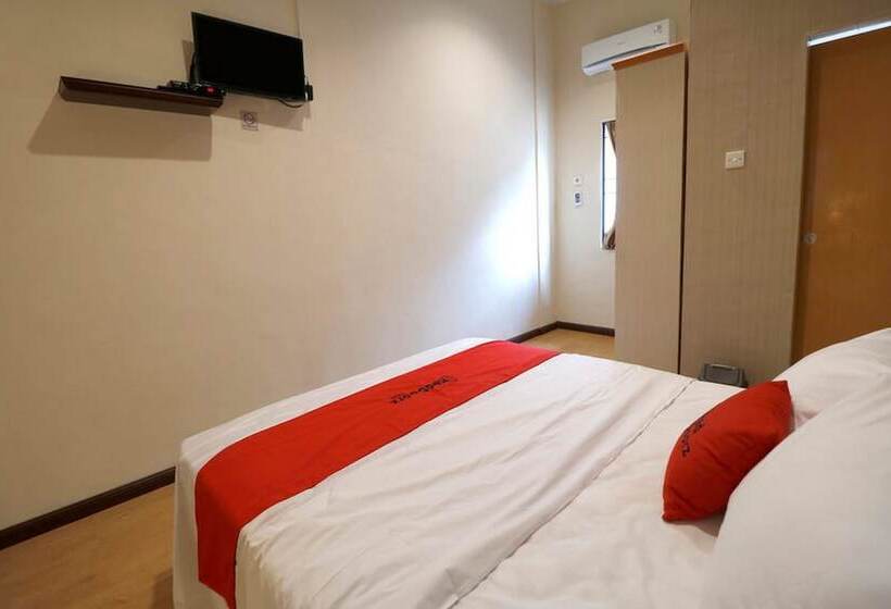 Номер Economy, Reddoorz Plus Near Universitas Sumatera Utara