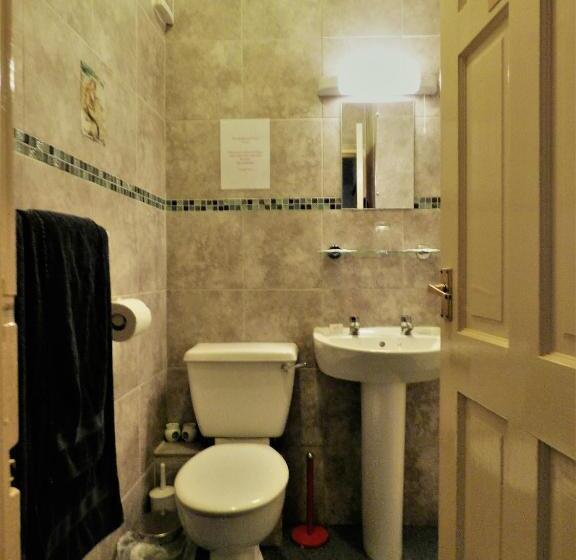 غرفة عائلية, The Apothecary Guest House