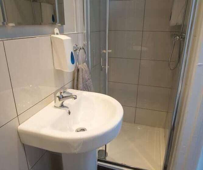 חדר משפחתי, Derry Hostel & Guest House