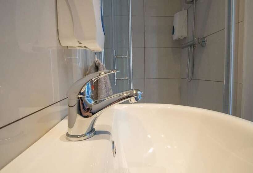 חדר משפחתי, Derry Hostel & Guest House