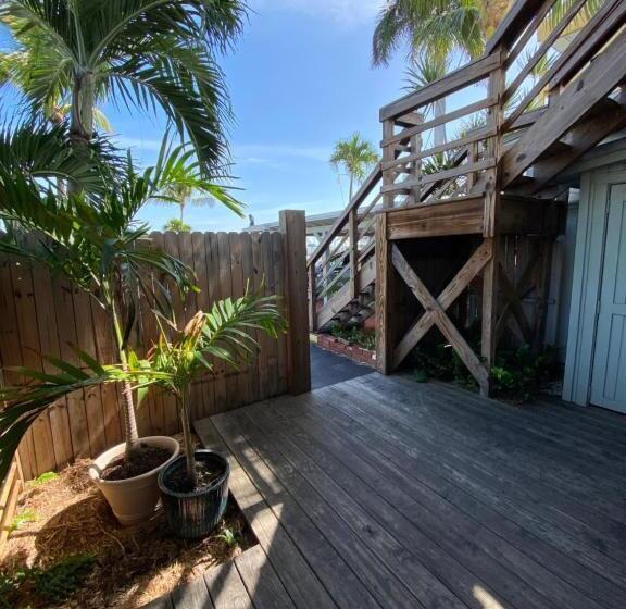 Номер Стандарт, Harborside Motel & Marina