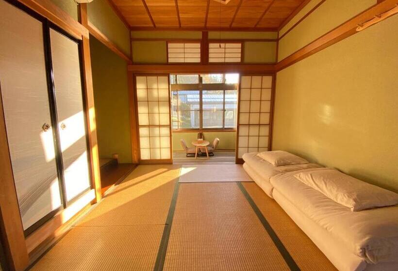 اتاق استاندارد سه تخته با سرویس بهداشتی مشترک, Guesthouse Takayama Hanzansha