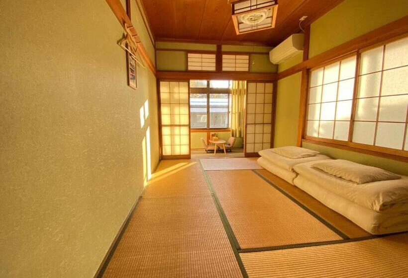 اتاق استاندارد سه تخته با سرویس بهداشتی مشترک, Guesthouse Takayama Hanzansha