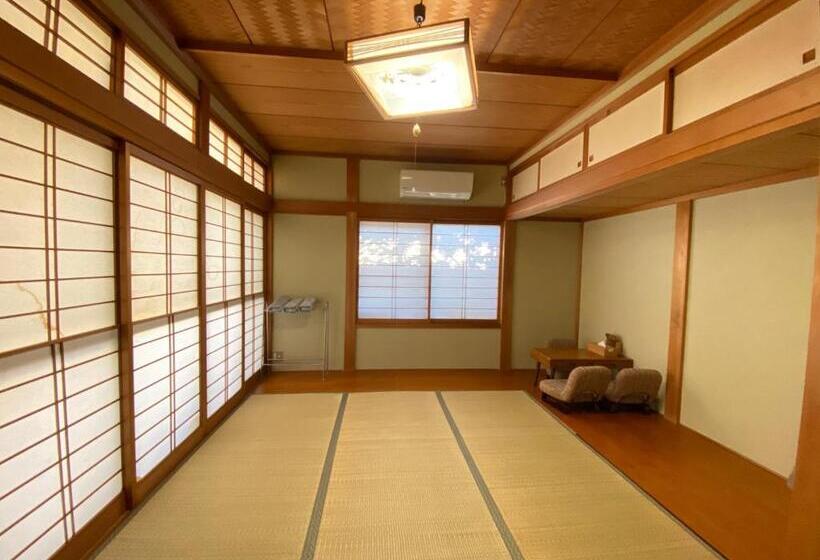 اتاق استاندارد سه تخته با سرویس بهداشتی مشترک, Guesthouse Takayama Hanzansha