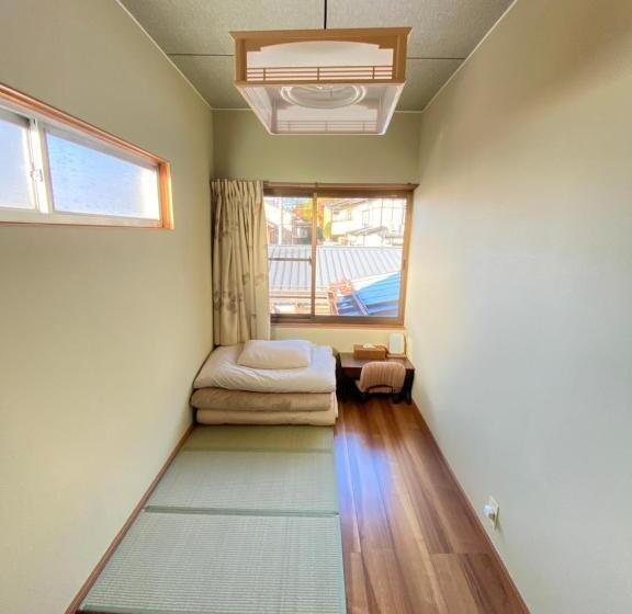 اتاق استاندارد یک نفره, Guesthouse Takayama Hanzansha