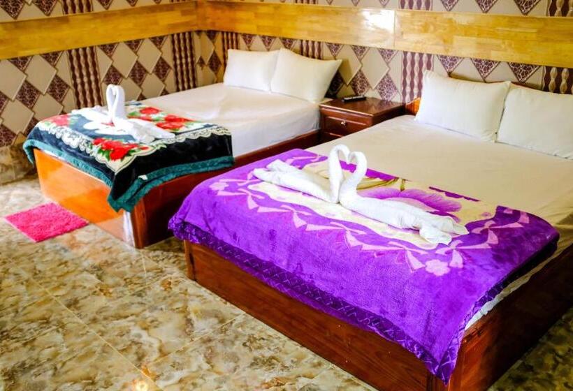 디럭스 룸, Por Chey