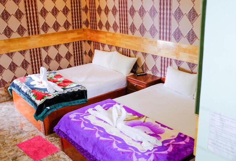 디럭스 룸, Por Chey