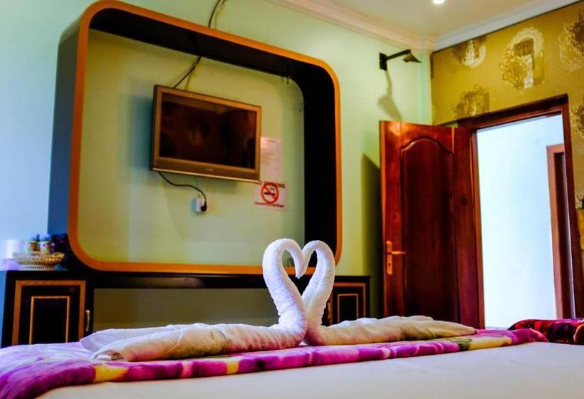 디럭스 룸, Por Chey