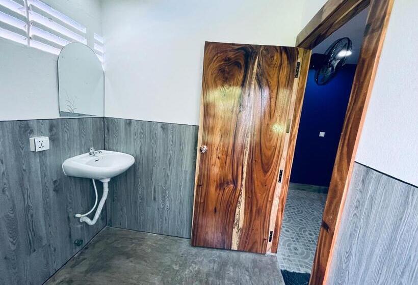 스탠다드 룸, Por Chey