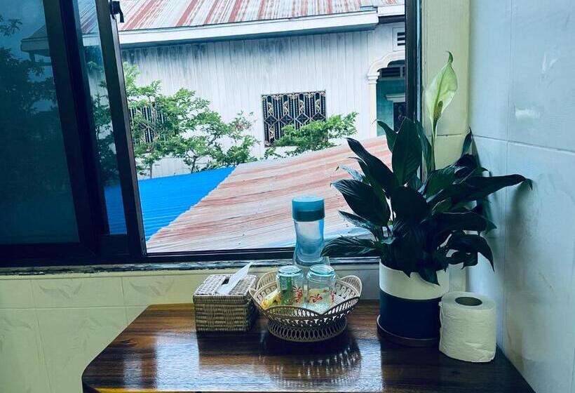 수피리어 룸, Por Chey