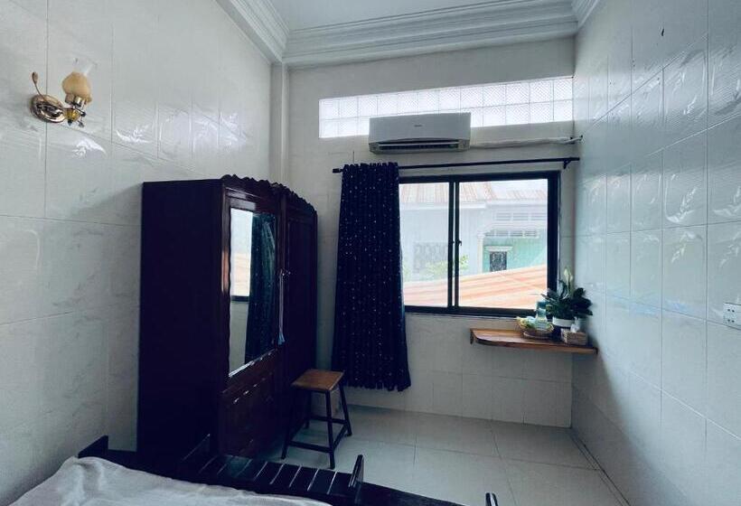 수피리어 룸, Por Chey