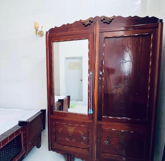 수피리어 룸, Por Chey