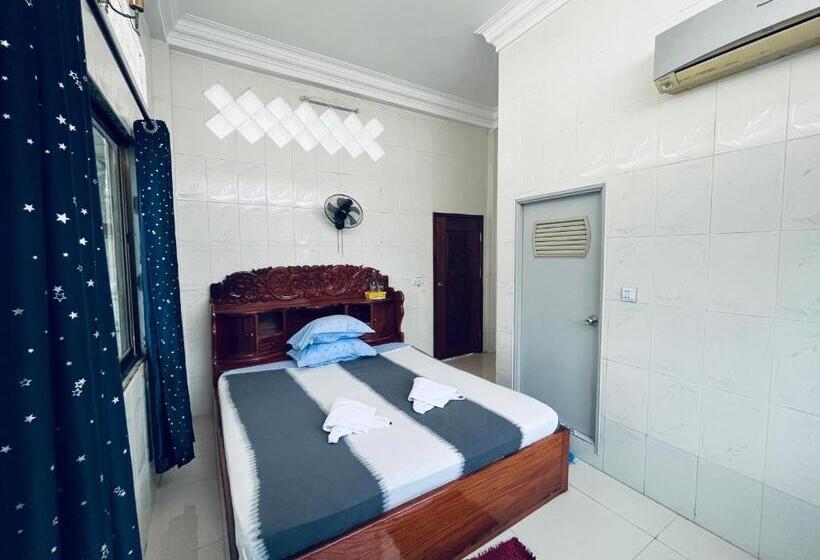 수피리어 룸, Por Chey